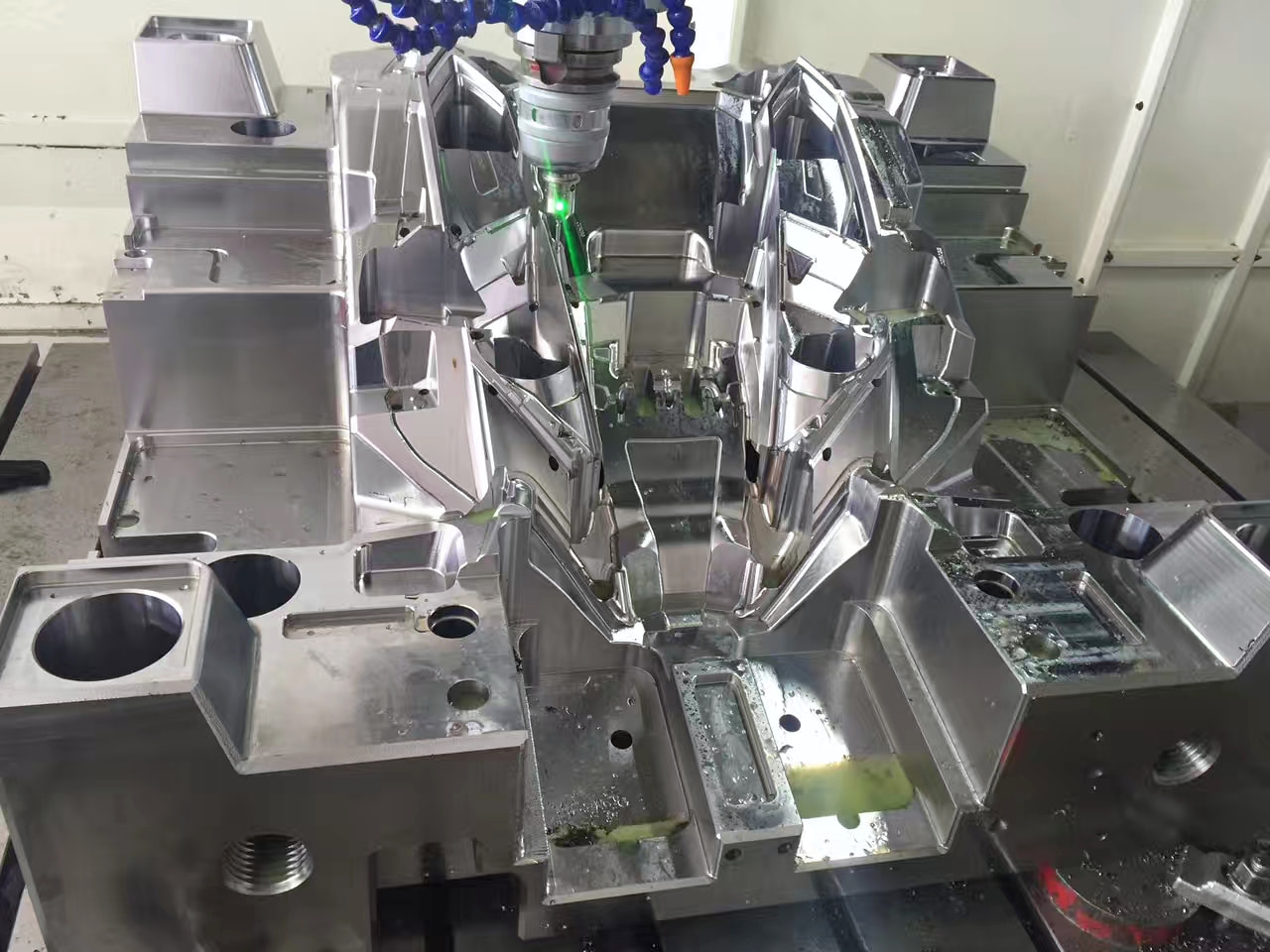 Mold cavity surface detail